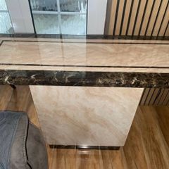 Marble Resign Hall Table mint condition