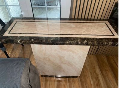 Marble Resign Hall Table mint condition