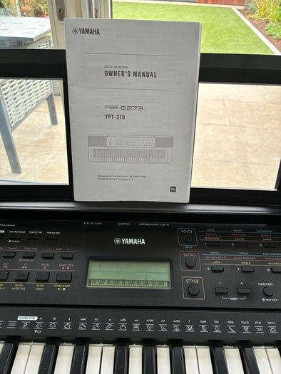 Yamaha keyboard YPT-270 with stand and stool