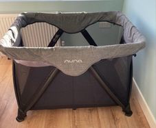 Nuna Sena Aire travel cot (easy open/fold)