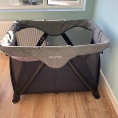 Nuna Sena Aire travel cot (easy open/fold)