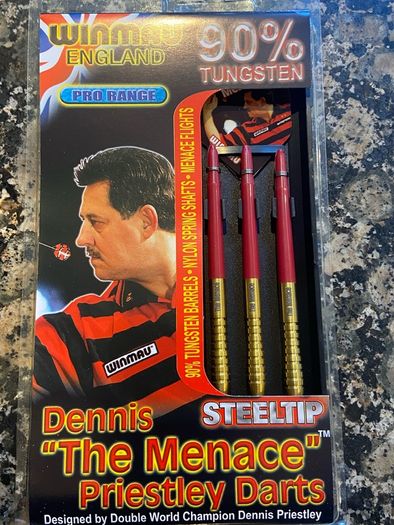 Brand new 15g gold Dennis Priestley darts