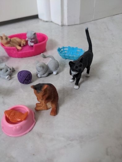Toy cat set