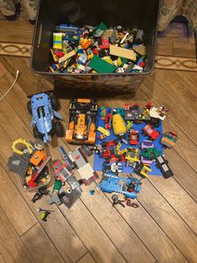 Large box of Varies sets Lego & figures