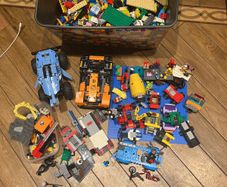 Large box of Varies sets Lego & figures