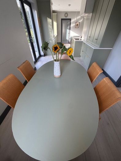 Oval Dining table & 6 chairs
