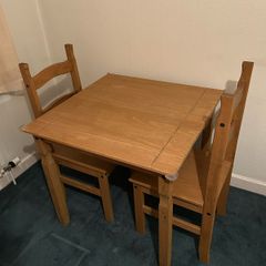 Table & chairs