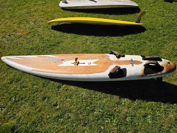 windsurf