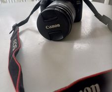 Canon EOS 2000D Body + 18-200mm IS kit