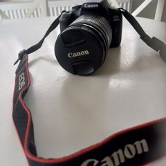 Canon EOS 2000D Body + 18-200mm IS kit