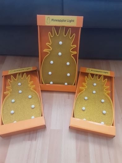 Light/Pineapple Light ..Size: 15" x 9" .. Price Drop with Batteries