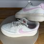 Nike Trainers White and Pink Image 4