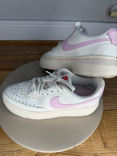 Nike Trainers White and Pink