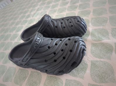 men's Crocs size 9