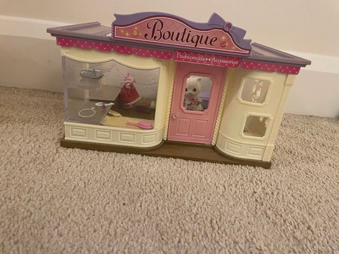 Sylvanian Families bundle - Treehouse, House and Boutique