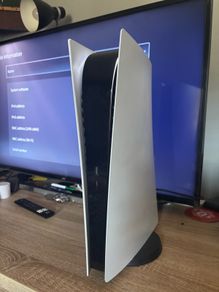 Playstation 5 - Digital Edition - 825GB - 1 Red Controller