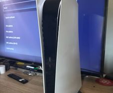 Playstation 5 - Digital Edition - 825GB - 1 Red Controller