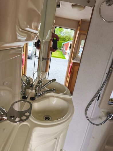 2002 Compass Omega 2 Berth & all accessories
