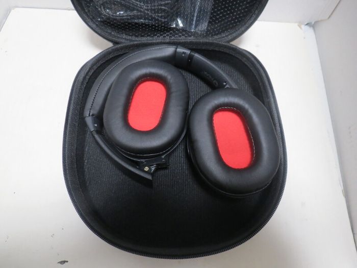 NEW >> Swiss Peak Bluetooth Headphones