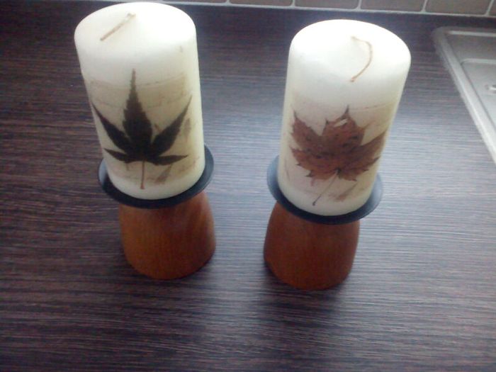 2 Wooden Base Candle Holders & Candles.