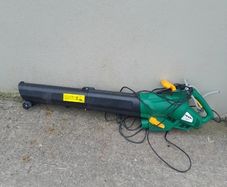 Leaf blower