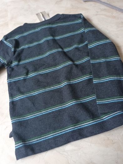 Leigh Tucker Long Sleeved Top.  Age 5-6 years.   B.N.W.T
