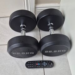 brand new 2x22.5kilo dumbbell weight set