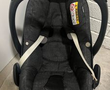 Maxi Cozi Pebble Newborn Car seat with Isofix