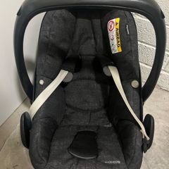 Maxi Cozi Pebble Newborn Car seat with Isofix