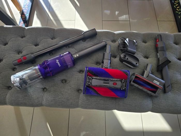 Dyson Omni-glide with genuine accessories