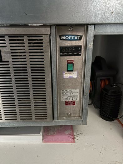 Moffat Commercial Fridge Cooler / Deli /Cake / Cold Food Fridge For Cafe Restaurant Coffee Shop.