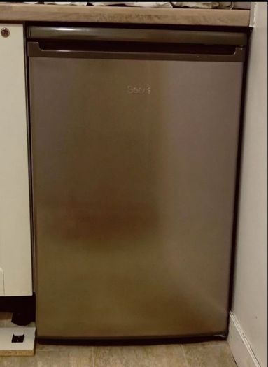 Servis undercounter fridge with icebox