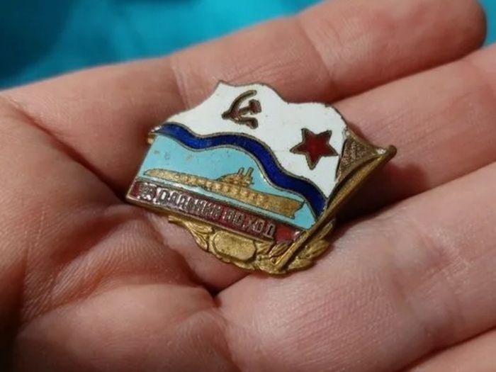 Soviet Navy For Long Trip Submarine Brass Enamel Badge