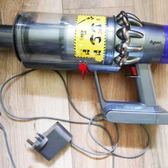 Vacuum Cleaner Dyson Cyclone V10 Animal - works well
