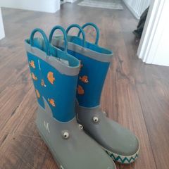 Wellies sharks boys size 1UK