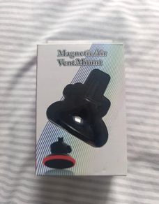Magnetic phone holder for driving