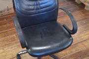 Black Padded Swivel Office Chair