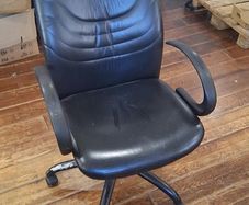 Black Padded Swivel Office Chair