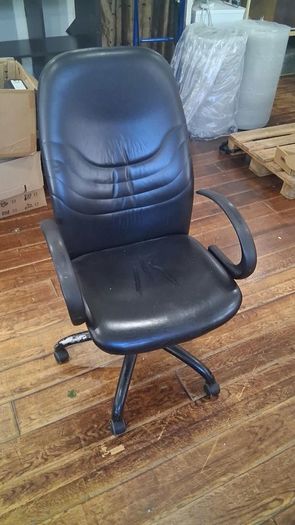 Black Padded Swivel Office Chair