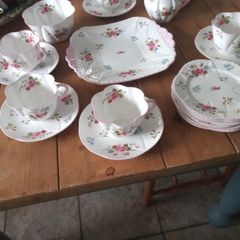 Shelley tea set Shelley dainty rose and red daisy pattern