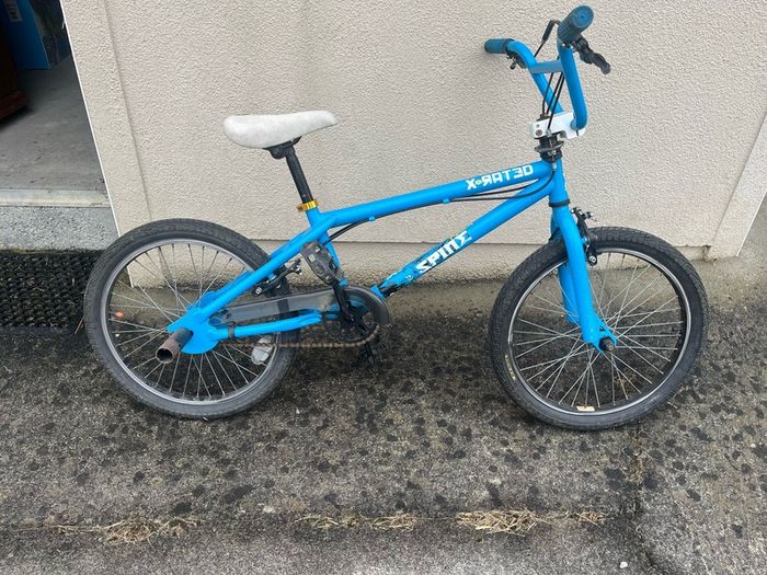 BMX style stunt bike