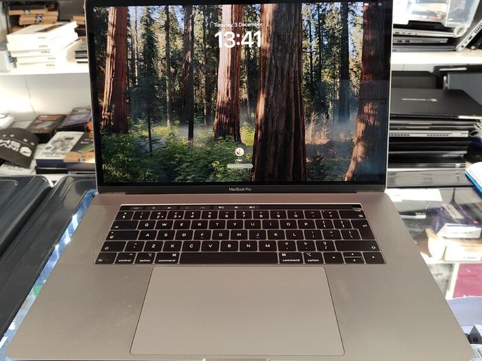 Apple MacBook Pro 15" A1990 2019 - Intel i7 16GB 500GB UHD Graphics 630 macOS Sequoia (New Battery, Cycle: 1)