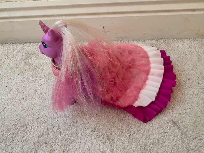 My Little Pony Lily Lightly Unicorn Light Up With Dress Damaged Dirty Lash approx. 12 cm. Used Please see photos