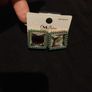 stud earrings Image 3
