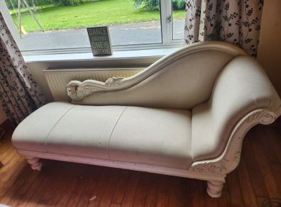 Chaise lounge