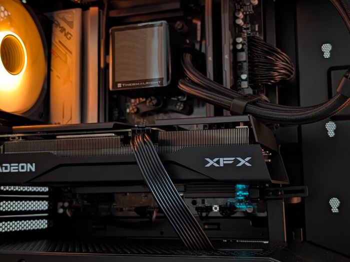High Quality Lian Li AMD Ryzen Custom Gaming PC | 7800X3D | RX9060XT 16GB | 32GB DDR5 | NVMe | Corsair 850X Gold | AIO LCD
