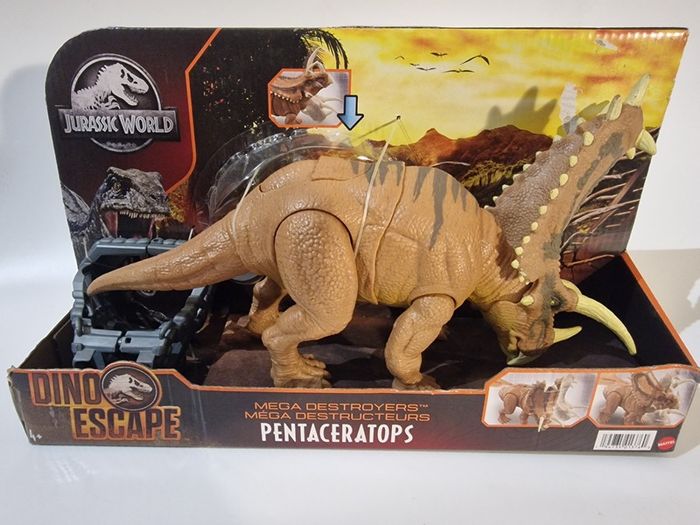 Jurassic World Pentaceratops Mega Destroyers Figure - Brand New