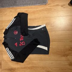 Manchester United training top size 13/14