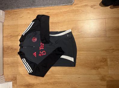 Manchester United training top size 13/14