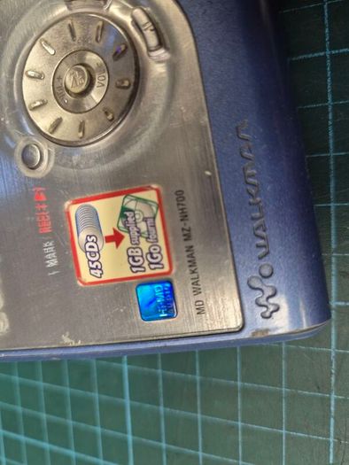 Sony MZ-NH700 Hi-MD Minidisc Walkman Recorder/Player